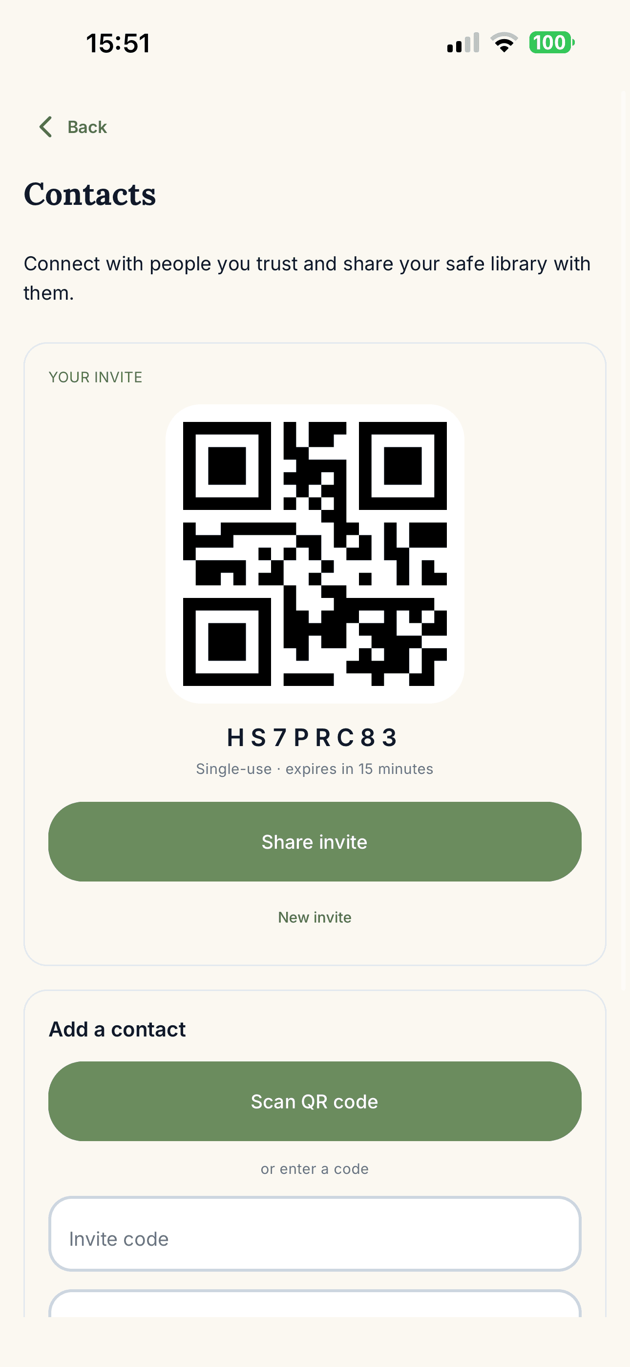 Obrazovka kontaktů safeforme s QR pozvánkou a možnostmi přidat kontakt